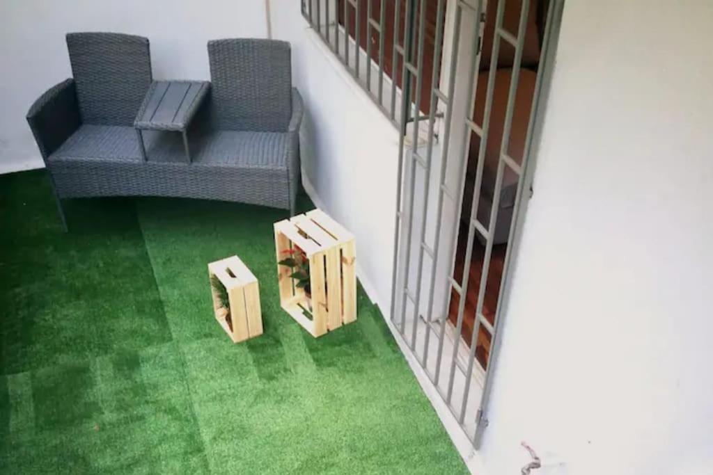 Apartment With Private Patio 아테네 외부 사진